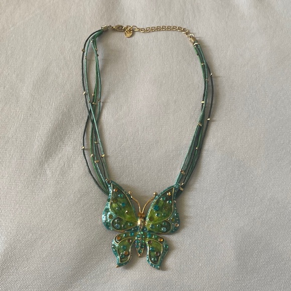 Vintage Butterfly Necklace - Picture 2 of 4
